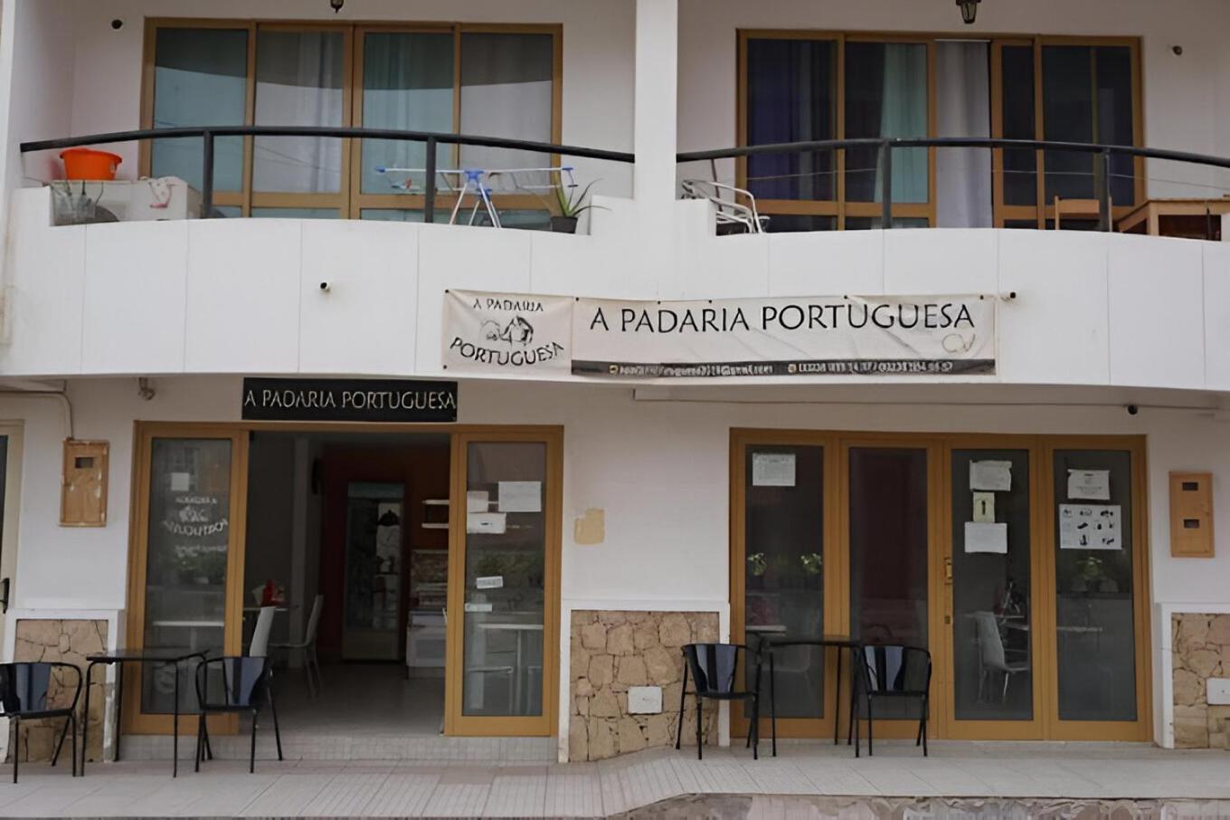 Padaria Portuguesa, With Porch Facing The Street Santa Maria